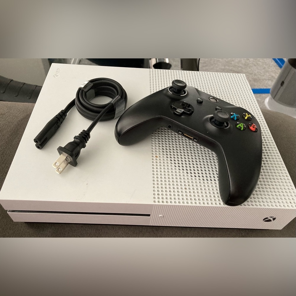 Xbox One S with Games!! gently used, my son received a new xbox for Christmas!